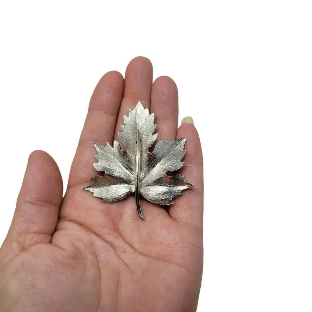 Vintage‎ Silver Tone Maple Leaf Brooch Pin Pendant 3D Etched Gift Canadian